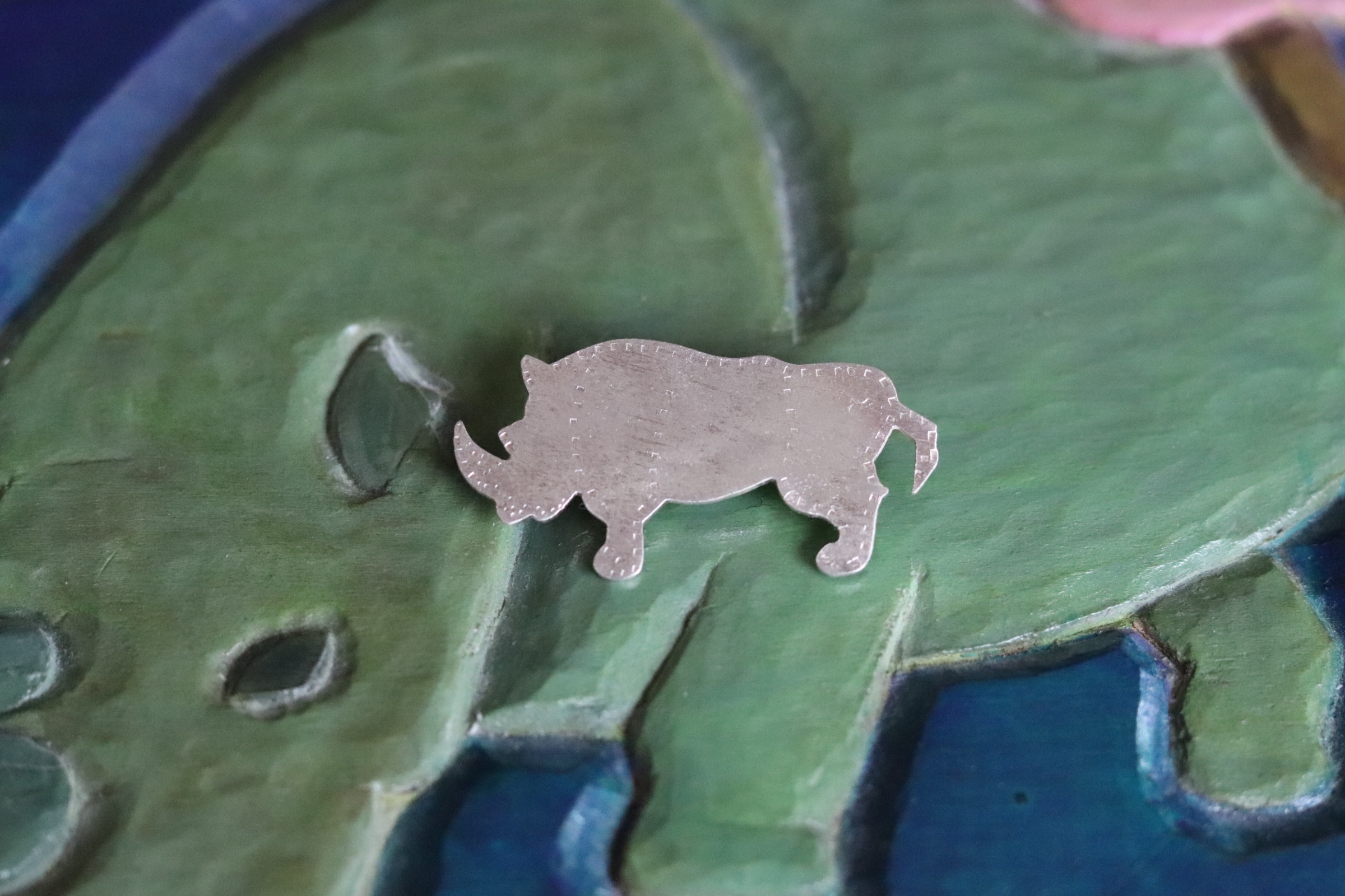 動物ブローチ　サイ