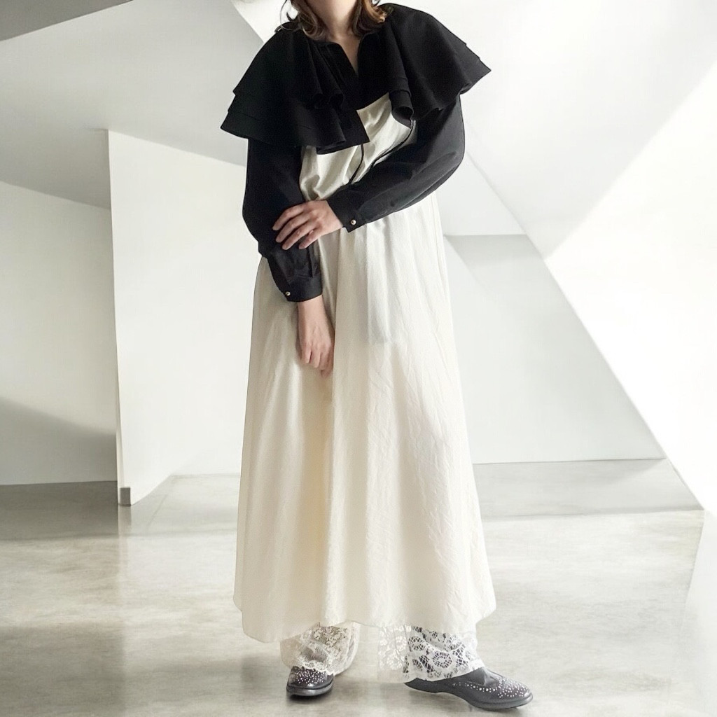 frill collar blouse  (black)