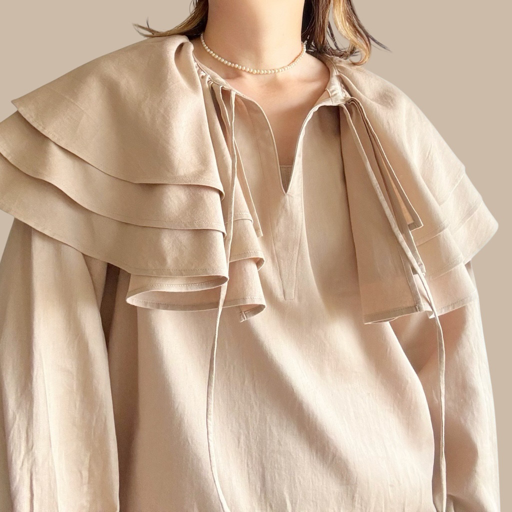 frill collar blouse  (beige)