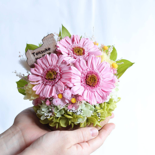 選べる16種類犬猫ピック♪文字彫刻OK】ピンクガーベラのフラワー