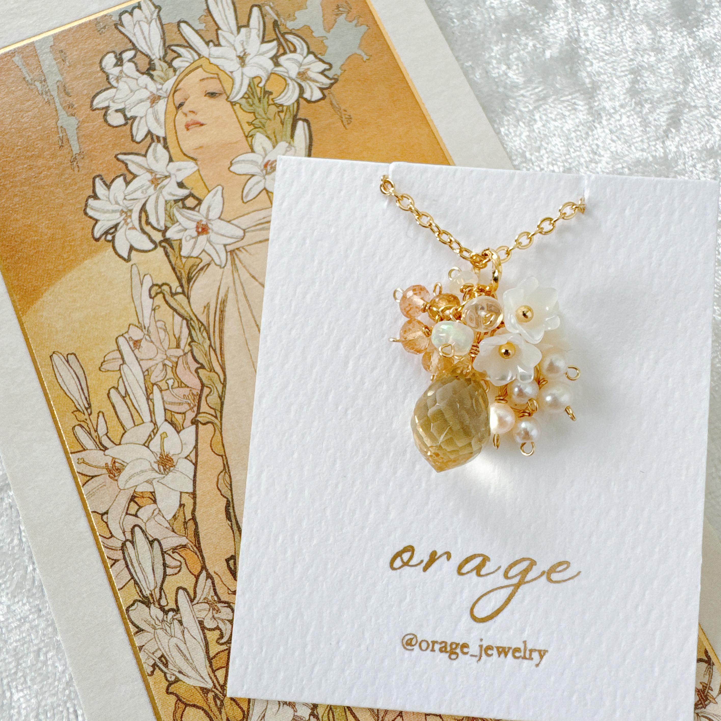 リリーのネックレス　ミュシャ　絵画　金属アレルギー対応　サージカルステンレス　シトリン