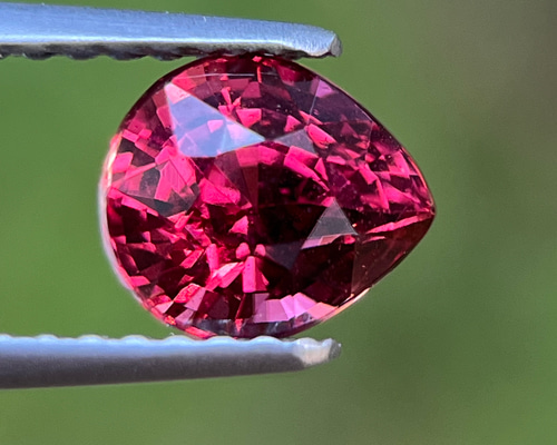 ロードライトガーネットルース非加熱天然1.7ctRhodolite Garnet ロードライトガーネットルース非加熱天然1.7ctRhodolite Garnet