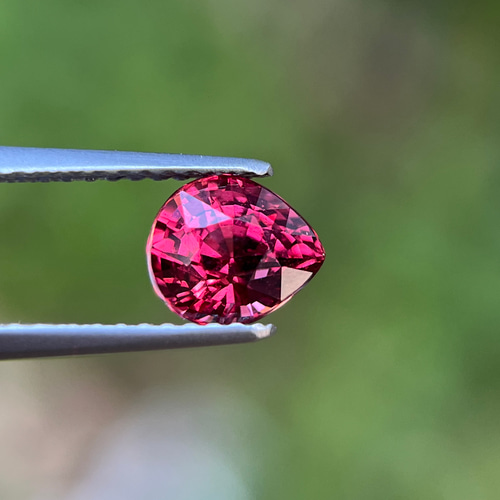 ロードライトガーネットルースペアー2ctRhodolite Garnet ロードライトガーネットルース非加熱天然1.4ctRhodolite Garnet