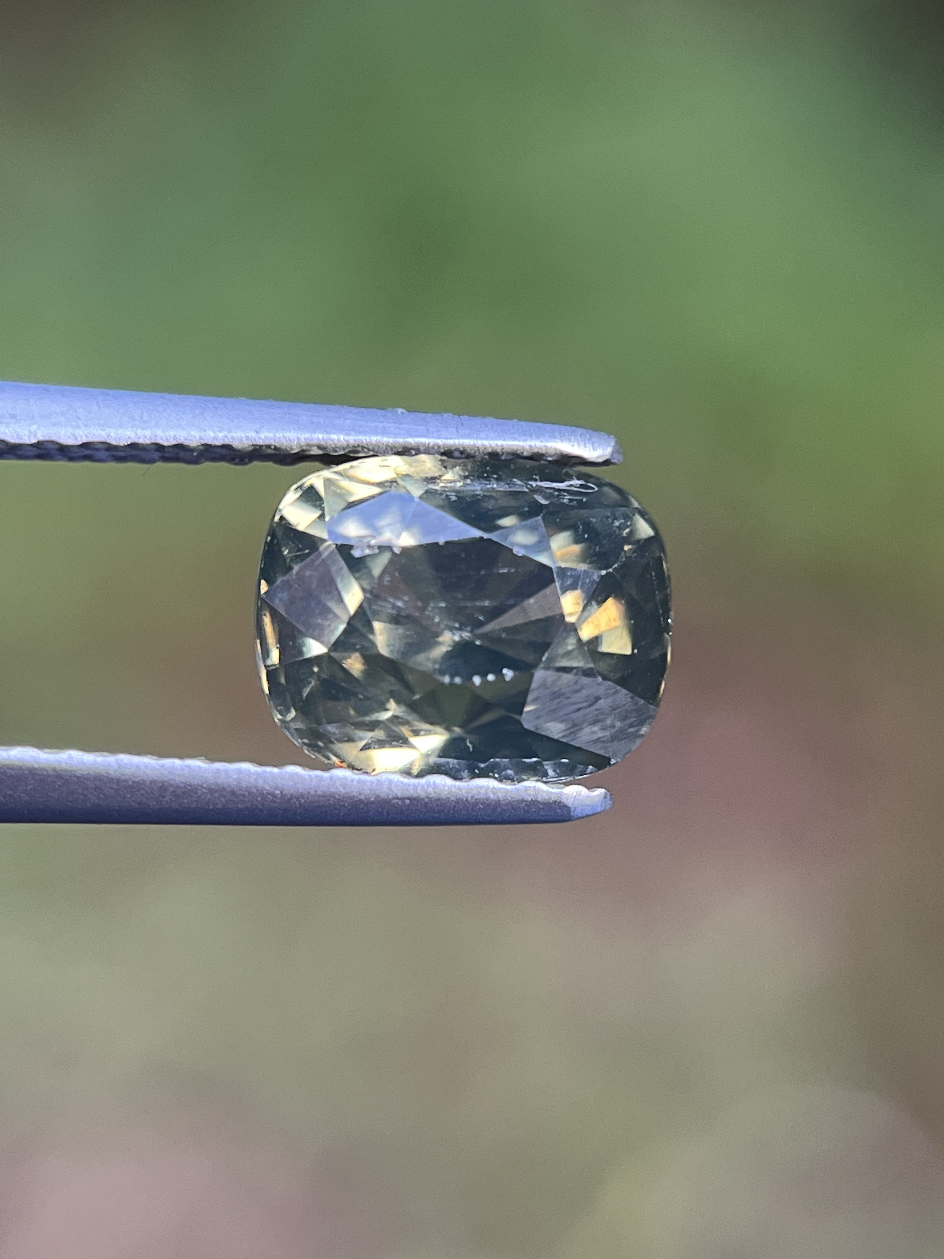 グリーンジルコン2.6ct 7.6x 6.2 x5.2mmGreenZircon