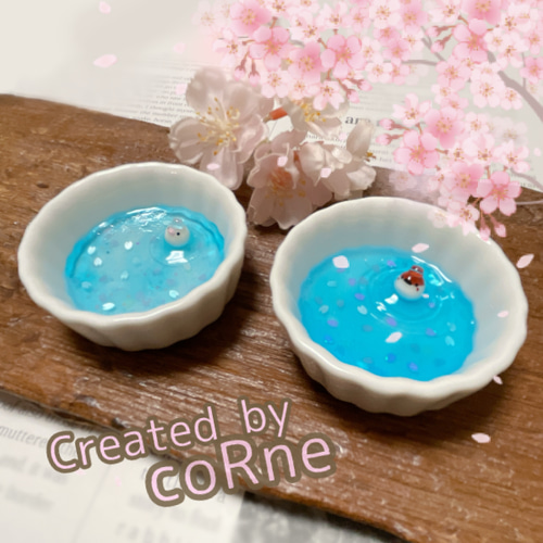 桜チラチラ 小さなブンチョウさんと桜の花びら 陶器のアクセサリー