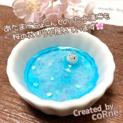 桜チラチラ 小さなブンチョウさんと桜の花びら 陶器のアクセサリー