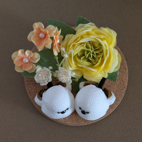 バラ髪飾り♡仲良しシマエナガ&花束 ひまわりの髪飾りを付けたシマエナガ