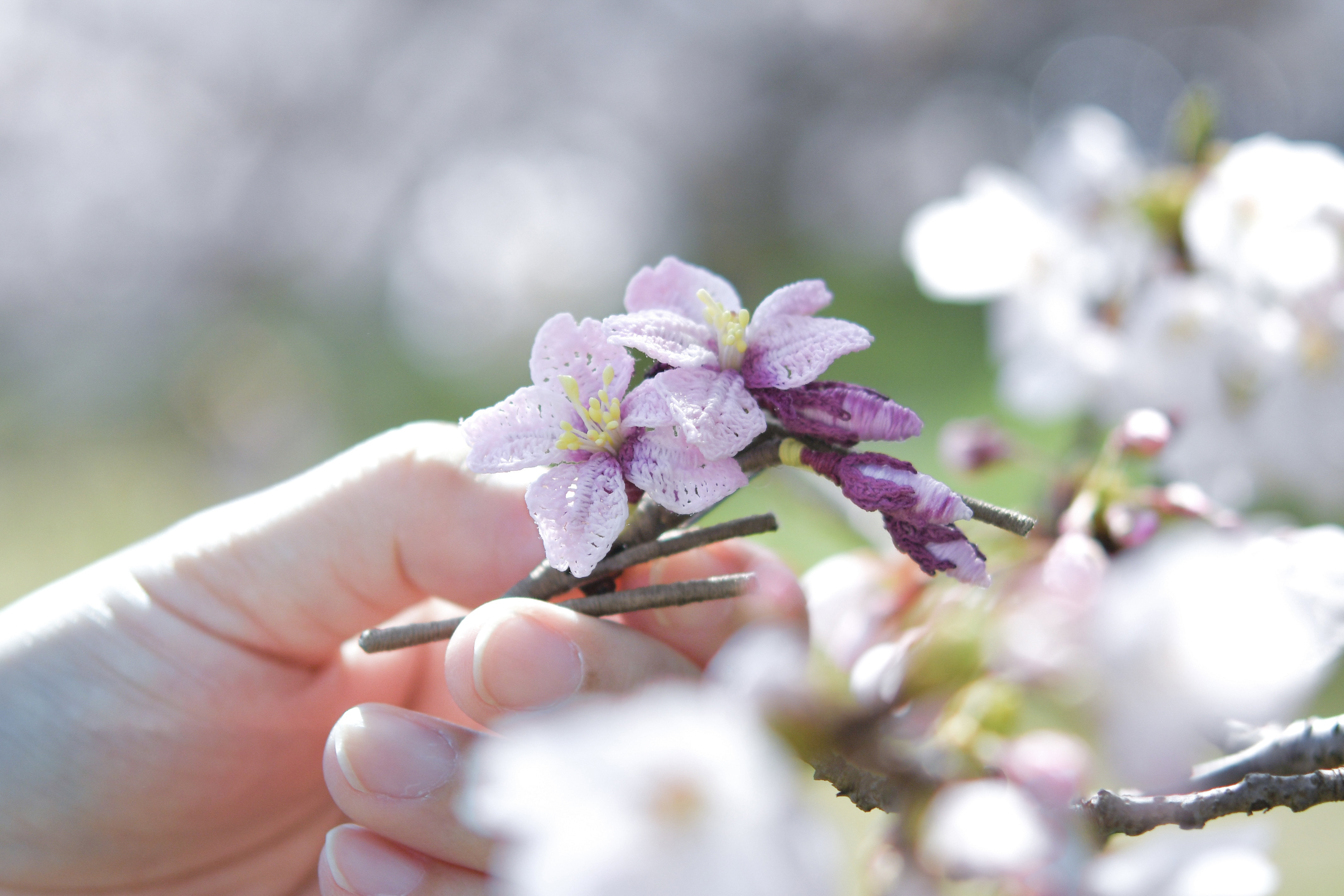 【受注制作15日】ブローチ　巡り咲く、桜（ペールピンク）　手編み　レース編み