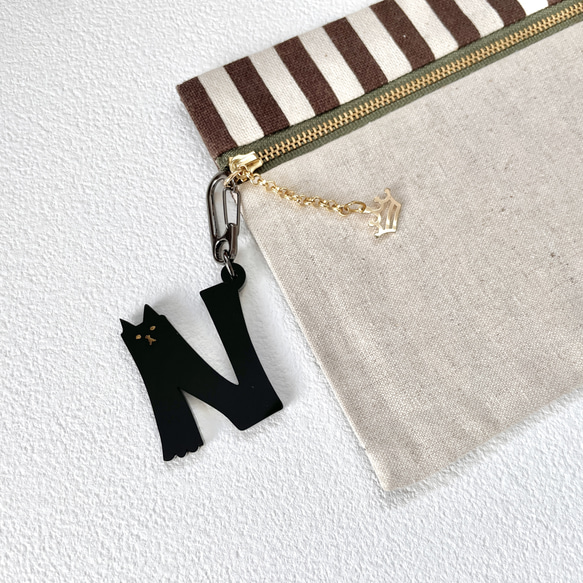 雑誌掲載》イニシャルにゃんこチャーム キーホルダー 黒猫 文字