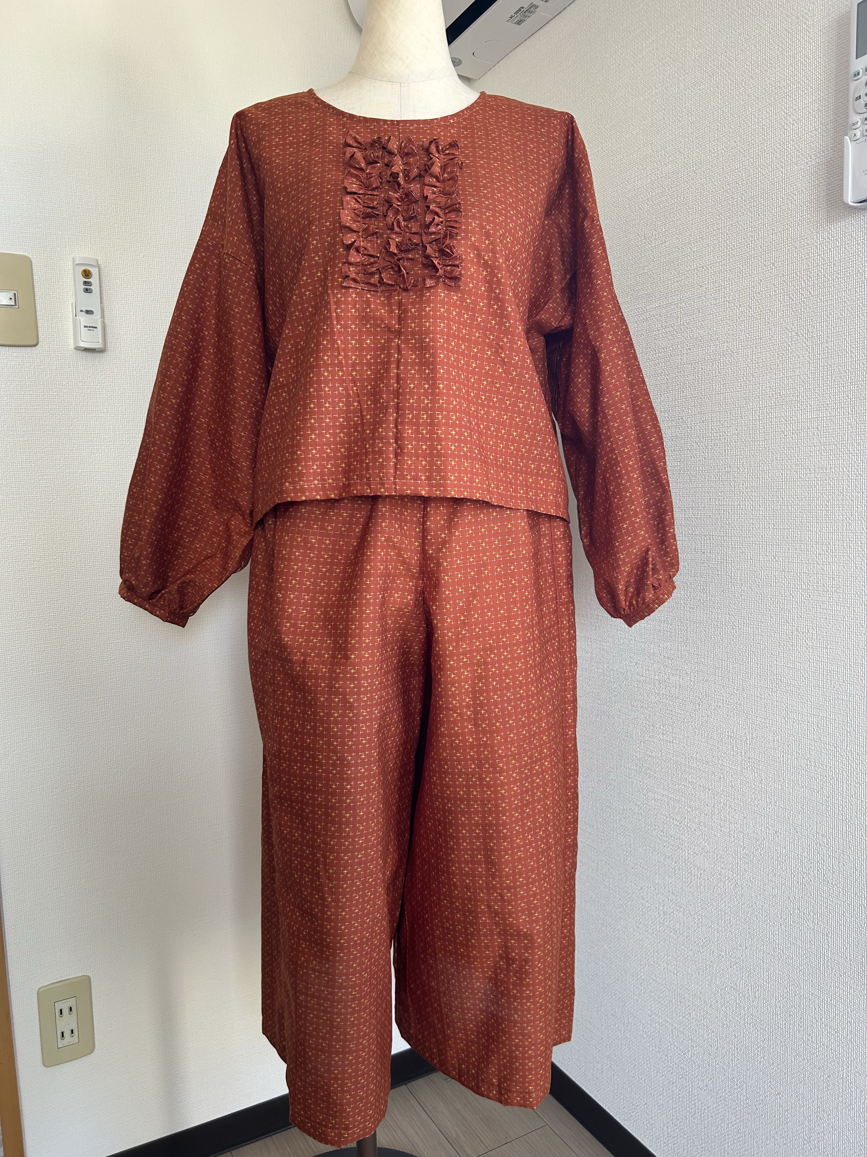 着物リメイク　絹のフリルセットアップ