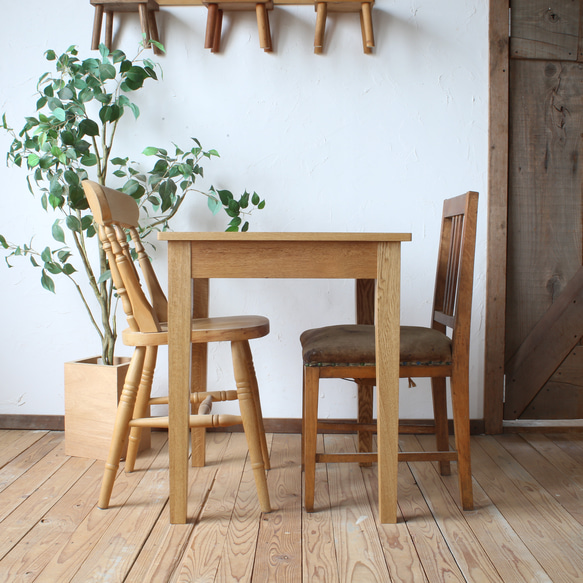 №10 600×600 正方形カフェテーブル 無骨なトラックの様なシンプル角型