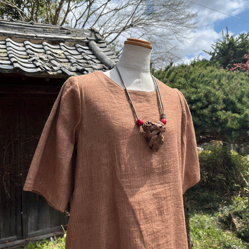 古布⭐木綿⭐粉袋⭐柿渋染め⭐ゆったりワンピース⭐七分袖 播州織 柿渋染め麻ワンピース25022 ワンピース 布一途 通販