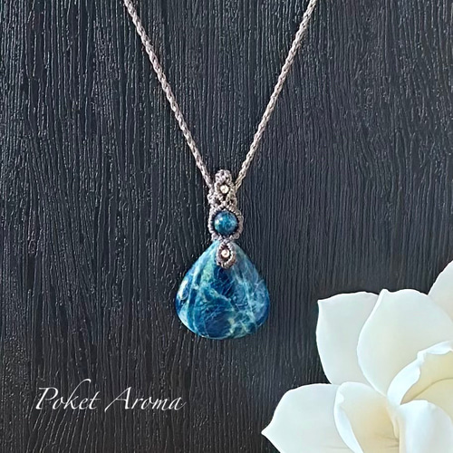 碧詩』ブルーハックマナイトのマクラメペンダントネックレス