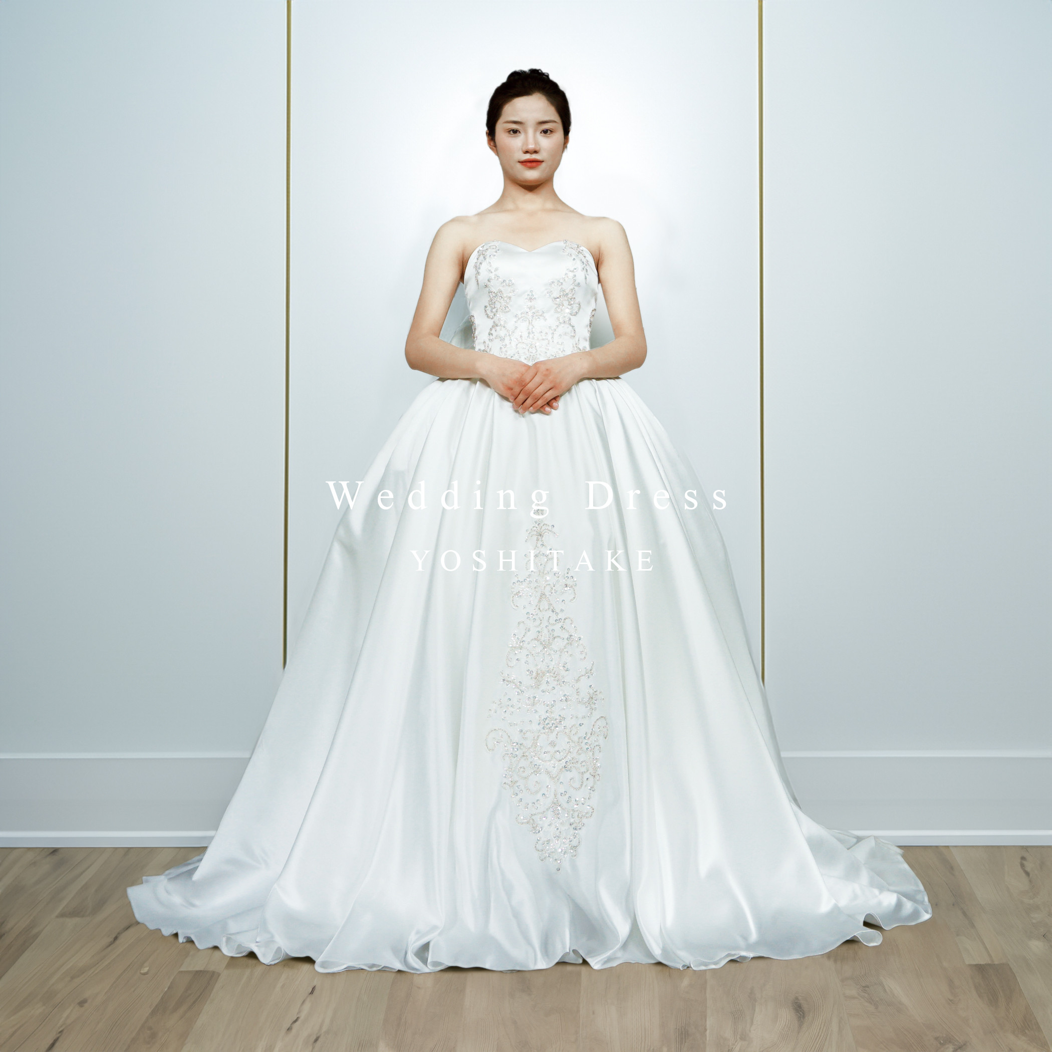 ウエディングドレス.白.ベルライン.サテン.スパンコール.ビジュー.Y2413