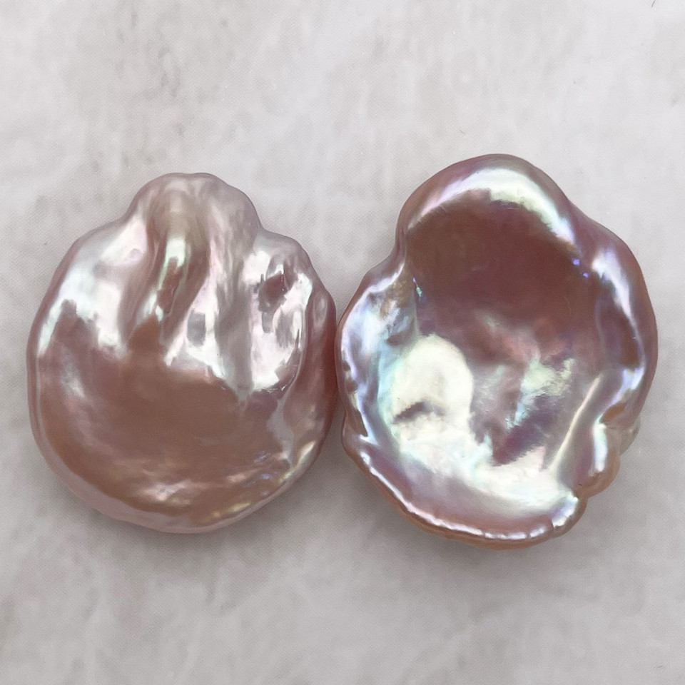 大粒花びらケシパールのピアス/イヤリング 22mm パープル系 紫 ペア バロック 真珠 結婚 ウェディング ピンク系