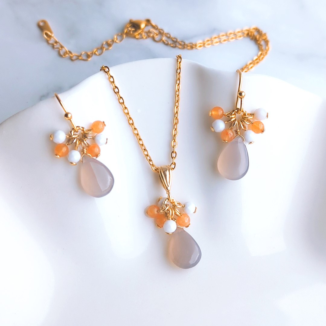 【ネックレス＆耳飾り2点セット】グレーオニキス×オレンジアベンチュリン×ホワイトオニキス