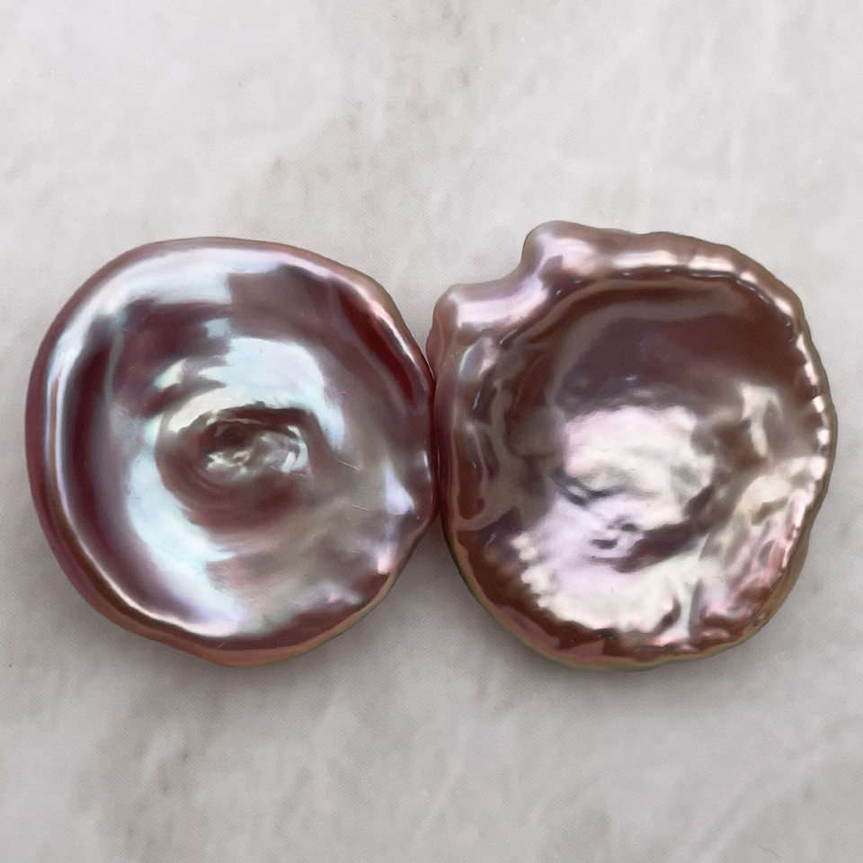 大粒花びらケシパールのピアス/イヤリング 20mm パープル系 紫 ペア バロック 真珠 結婚 ウェディング ブライダル