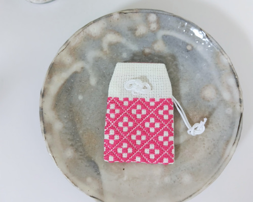 受注制作】こぎん刺し お守り袋 御守袋 御守り袋 濃い桃色 濃いピンク