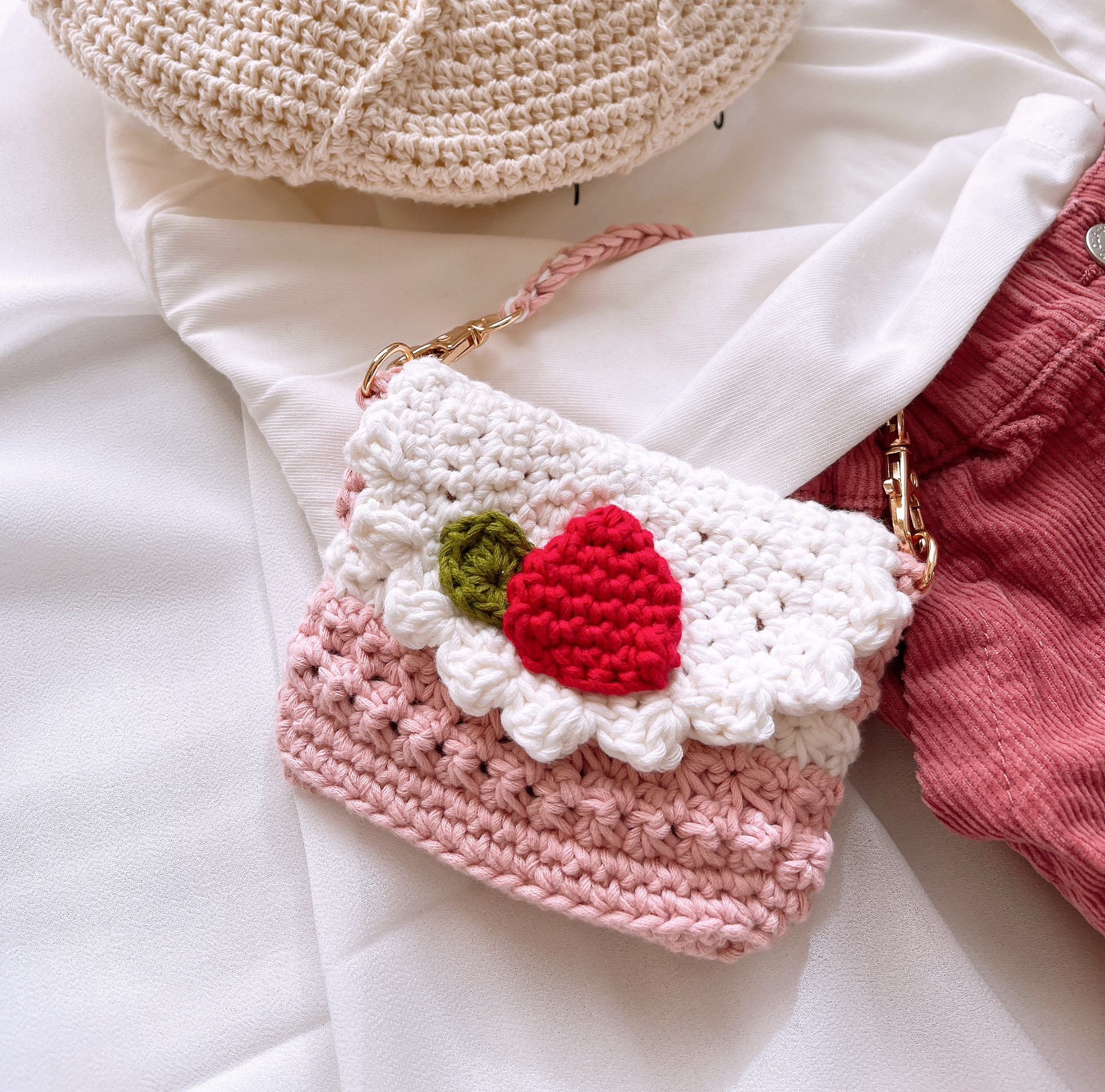 ミニポシェット 平成レトロ　ミミポポデザインの編みバッグ