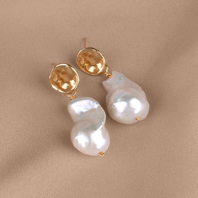 淡水パールのピアス  イヤリング　真珠　淡水真珠　6月誕生石　夏の誕生石 ブライダル ウェディング 結婚式