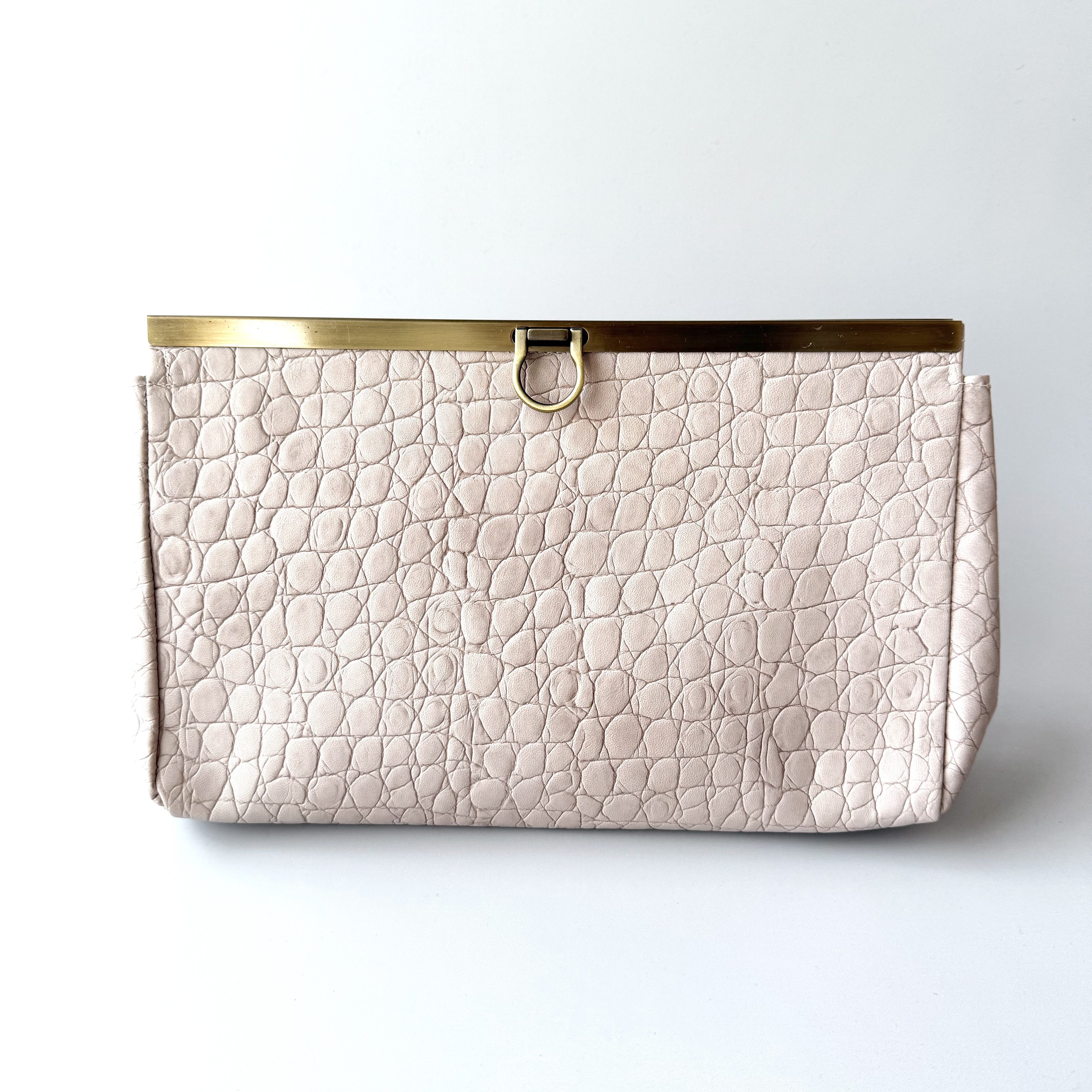 本革クラッチバッグ　くすみピンク　口金　飾りチェーン付き　お出かけ　食事会