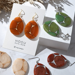 ナチュラルカラーのモードなイヤリング(ピアス変更可)ポリマークレイ