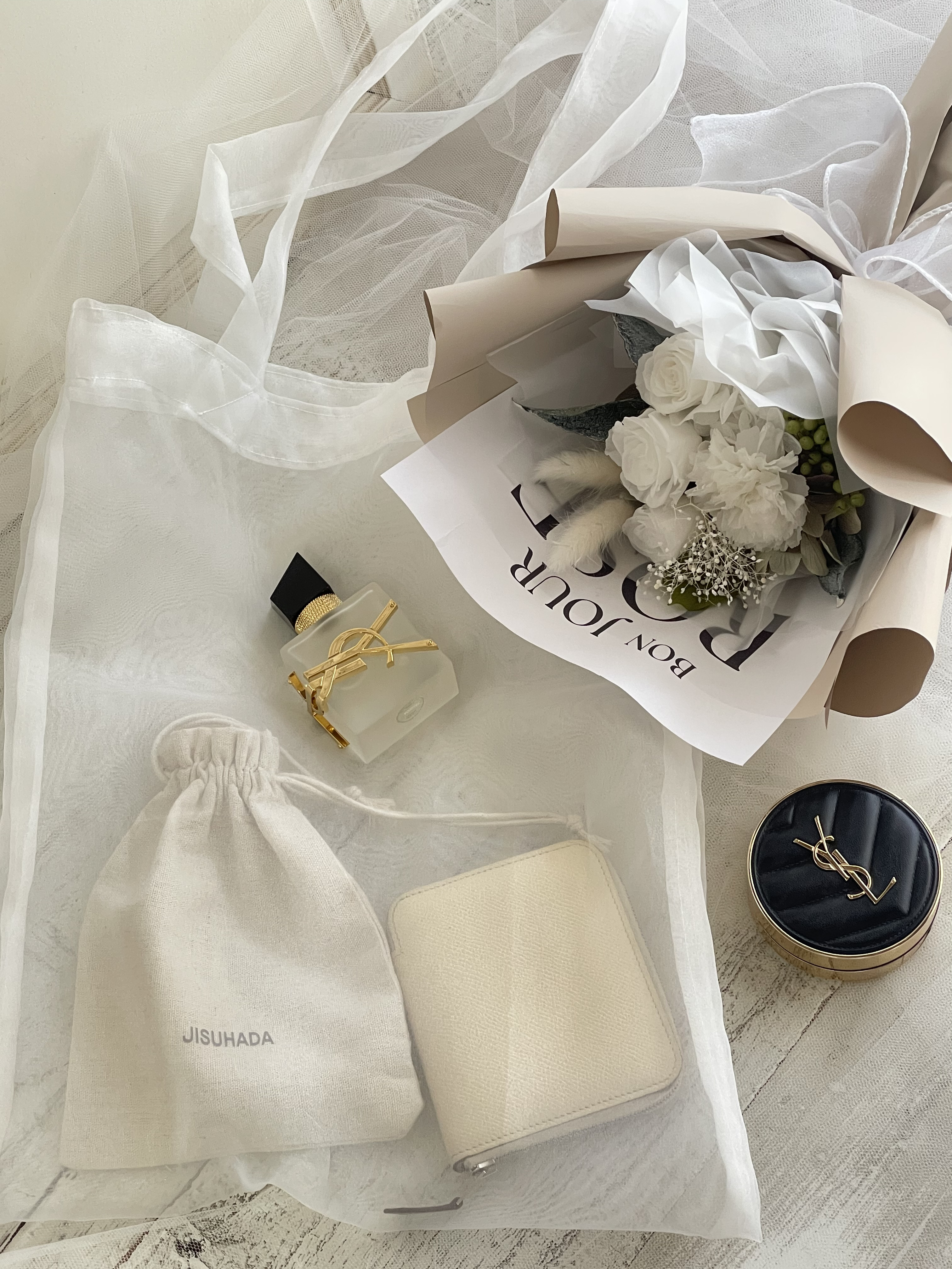 「flower's&」バッグインブーケ ピュアホワイト プリザーブド花束　推し活　母の日　韓国風ラッピング