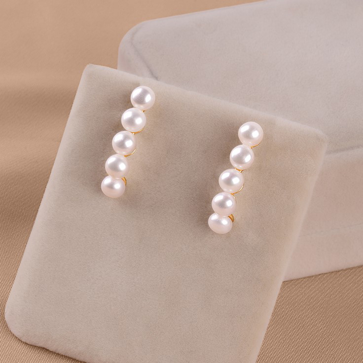 5mm淡水パールのピアス  イヤリング　真珠　淡水真珠　6月誕生石　夏の誕生石 ブライダル ウェディング 結婚式