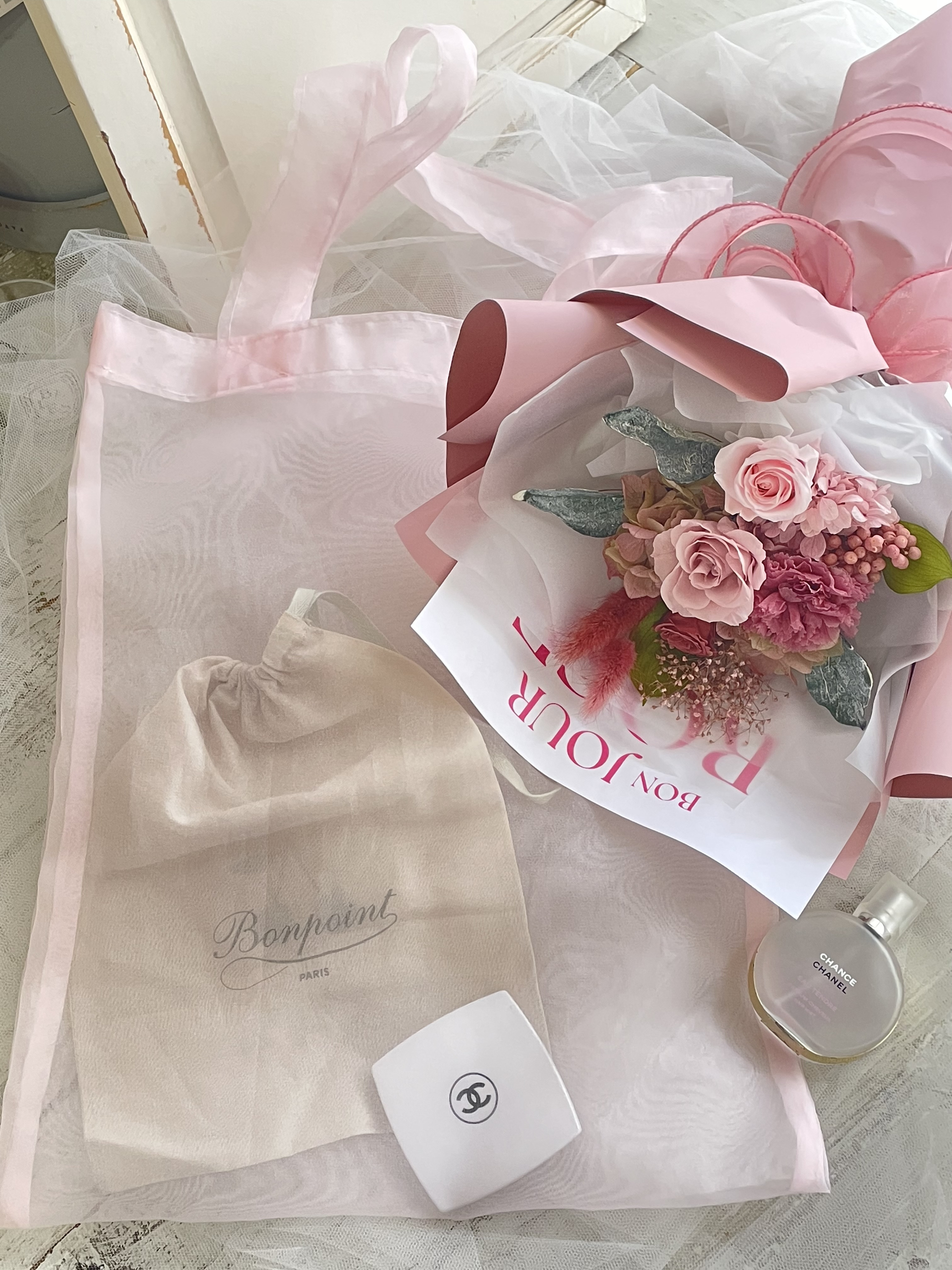 再販「flower's&」バッグインブーケ  パウダーピンク　プリザーブド花束　推し活　母の日　韓国風ラッピング