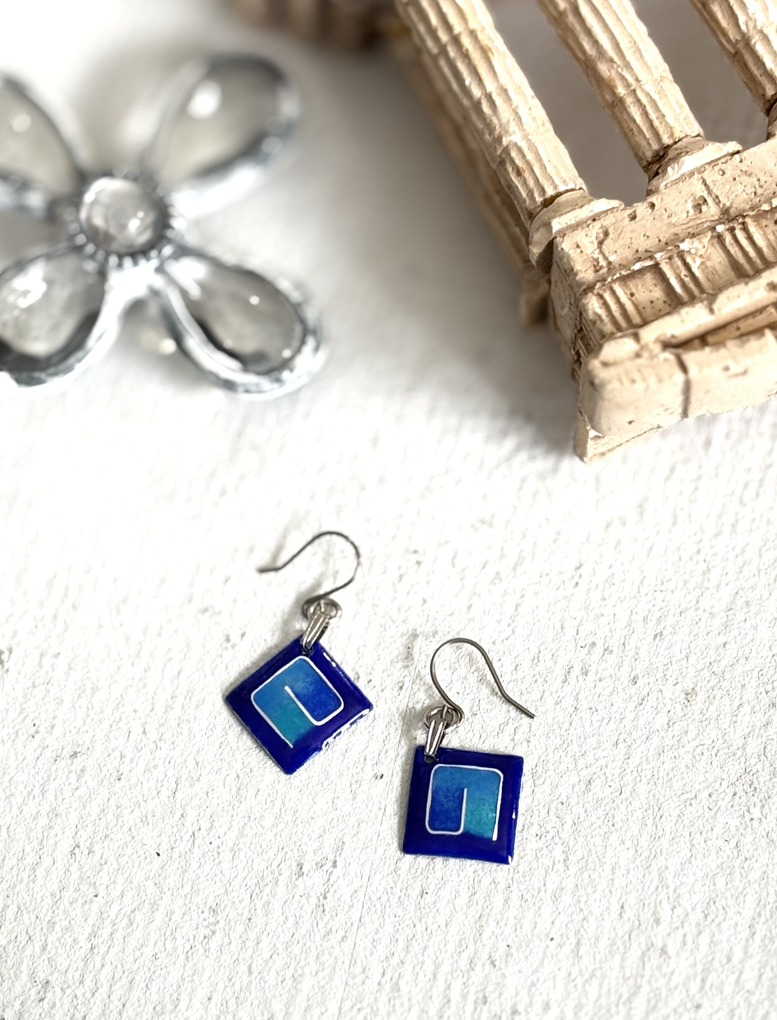 七宝ピアス 「メアンドロス 」ギリシャ古代文様　紺色