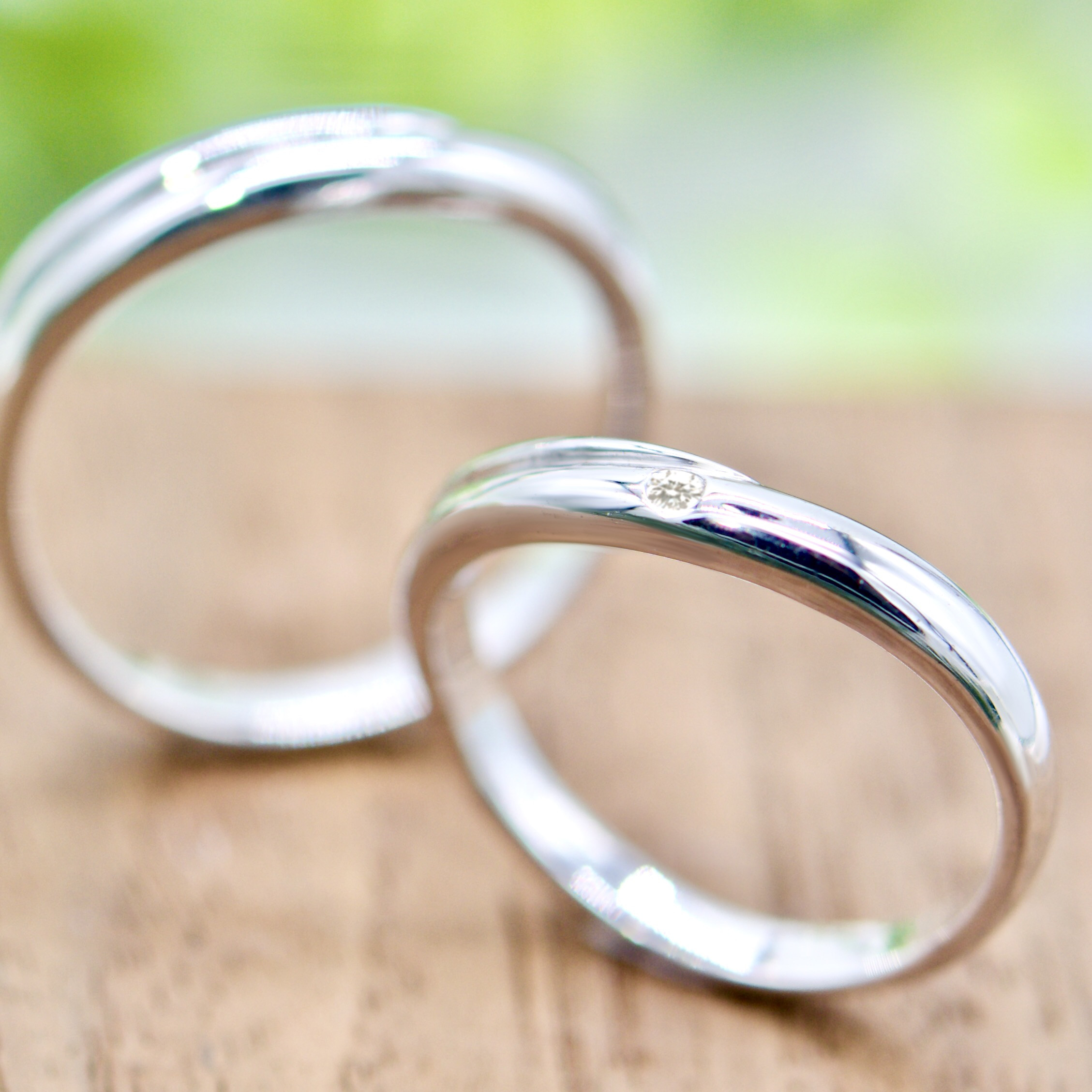 ペア特別価格】プラチナ ダイヤモンド 結婚指輪 ~Hugハグ~【ウェーブ