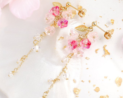 枝垂れ桜のピアス【イヤリング/金属アレルギー対応】春 ピンク