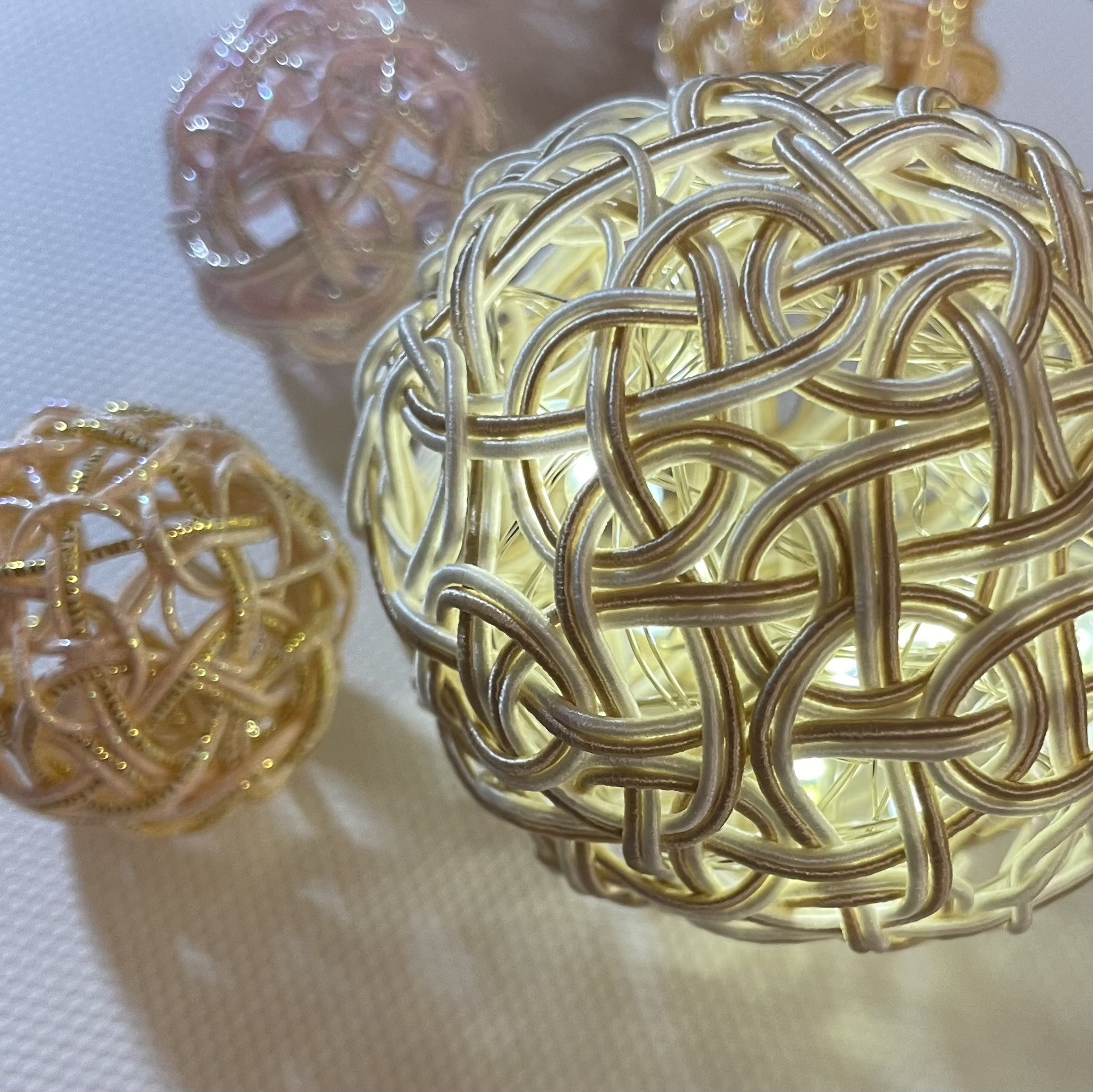 ペット供養　メモリアルスモールランプ　ヨガ瞑想用ヒーリングライト　手のひらサイズ水引の小さなランプ　白茶