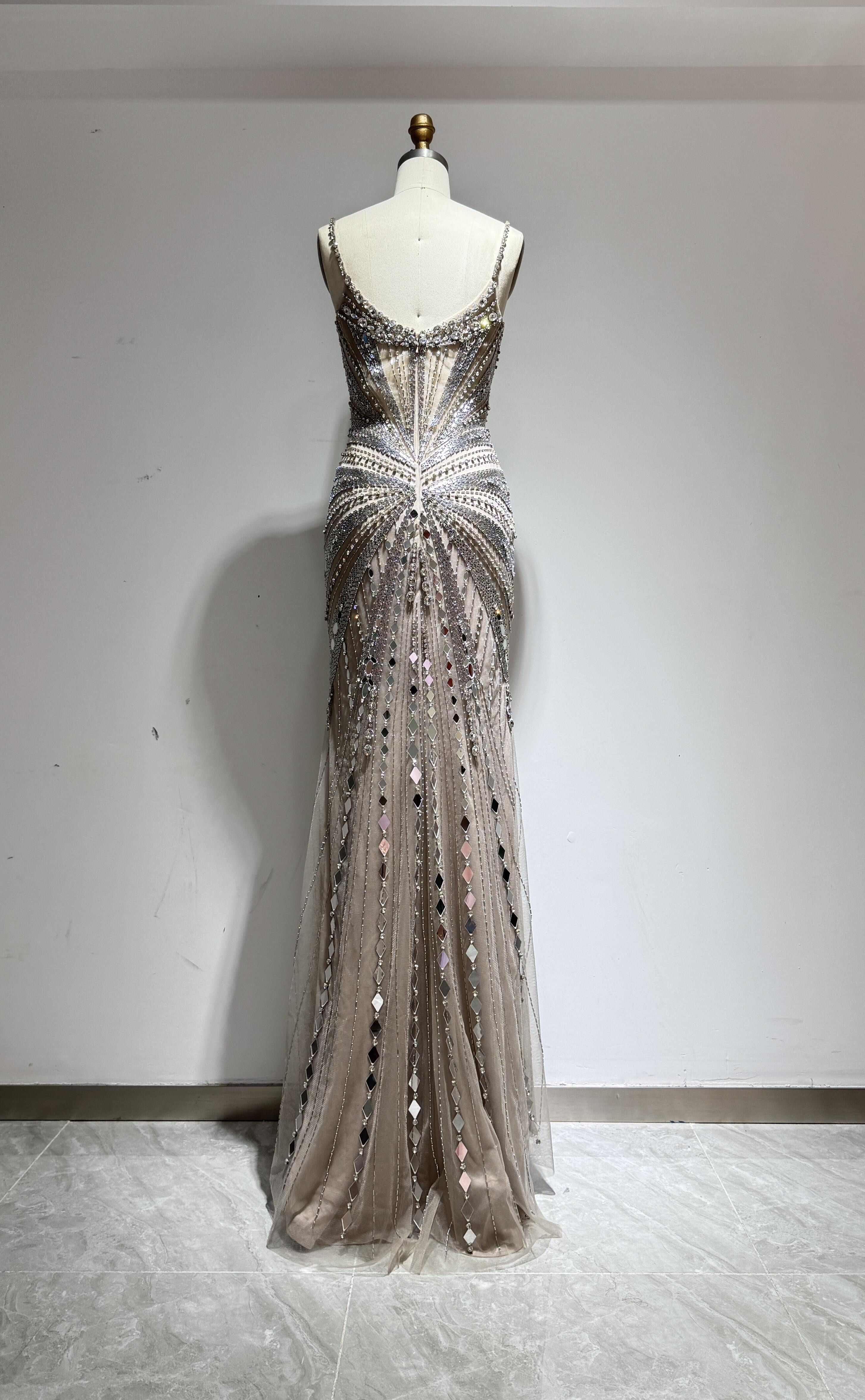 豪華　カラードレス　セクシー　タイトスカート　たっぷりなビジュー　目立つおしゃれ　スリットファスナー発表会演奏会上品優雅