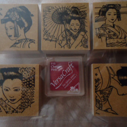 舞妓さんスタンプ５種類とピンク色インク１個のケース入り商品です 3枚目の画像
