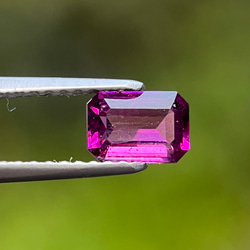 濃厚グレープピンクガーネット 天然石0.88ct purple garnet