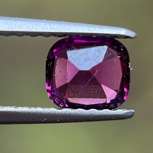 濃厚グレープピンクガーネット 天然石0.88ct purple garnet