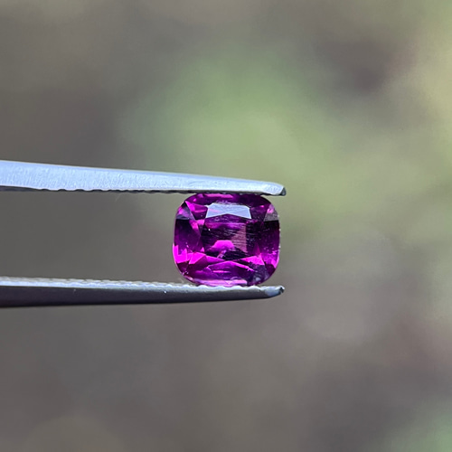 正規店仕入れの 濃厚グレープピンクガーネット 天然石0.88ct garnet purple アクセサリー