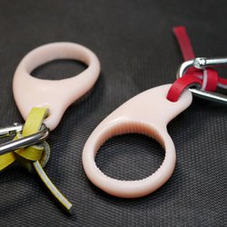 ペットボトルキャップオープナー☆カンマ形☆カラビナ付き その他