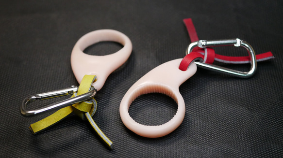 ペットボトルキャップオープナー☆カンマ形☆カラビナ付き その他