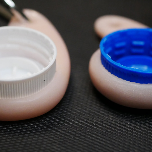 ペットボトルキャップオープナー☆カンマ形☆カラビナ付き その他