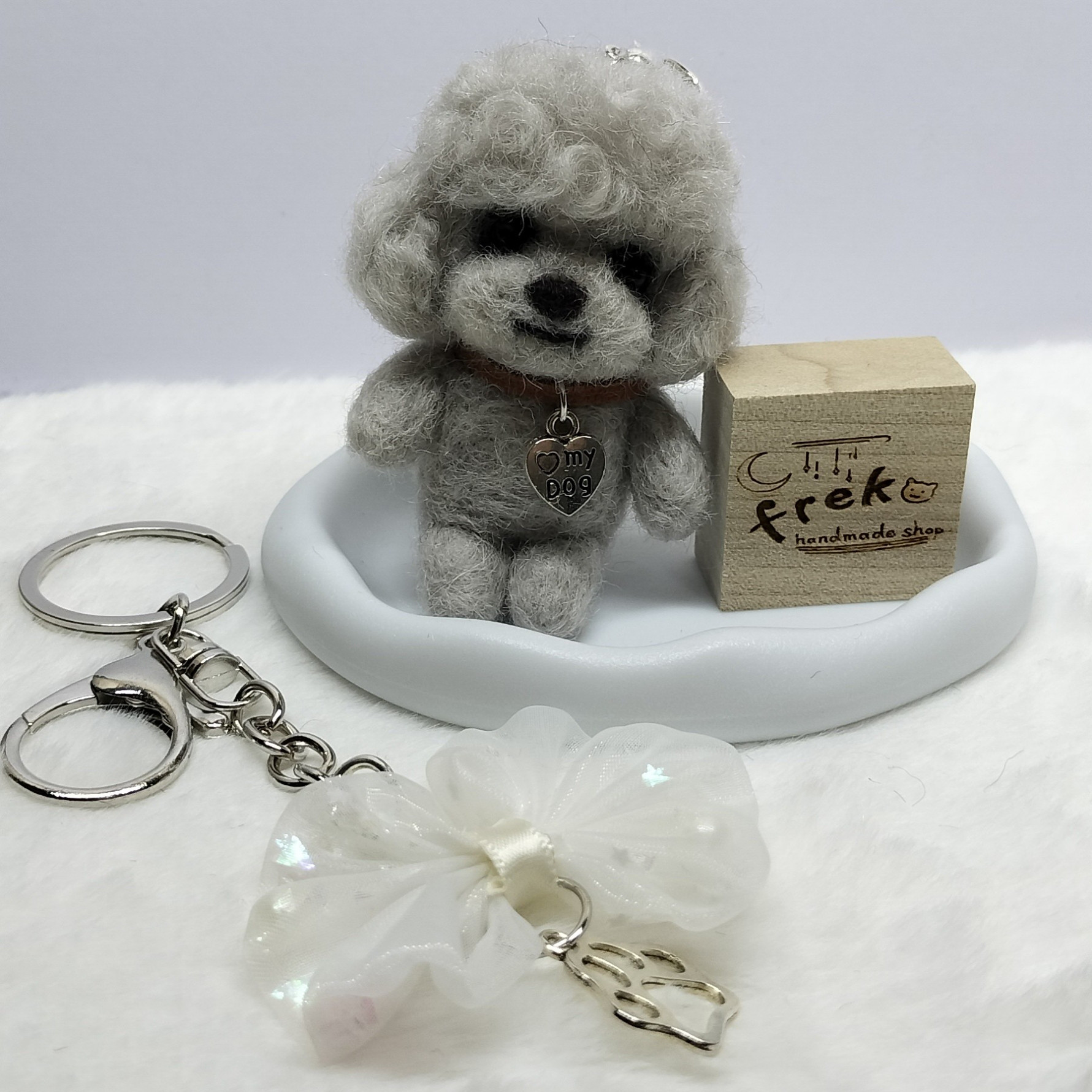 羊毛フェルト トイプードルシルバー/グレー お座りぷちわん