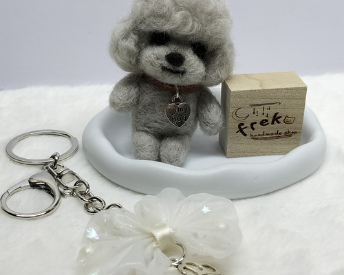 羊毛フェルト トイプードルシルバー/グレー お座りぷちわん