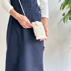 【Creema限定母の日ギフトラッピング付き】かご編みスマホポシェット☆本革ストラップ 3枚目の画像