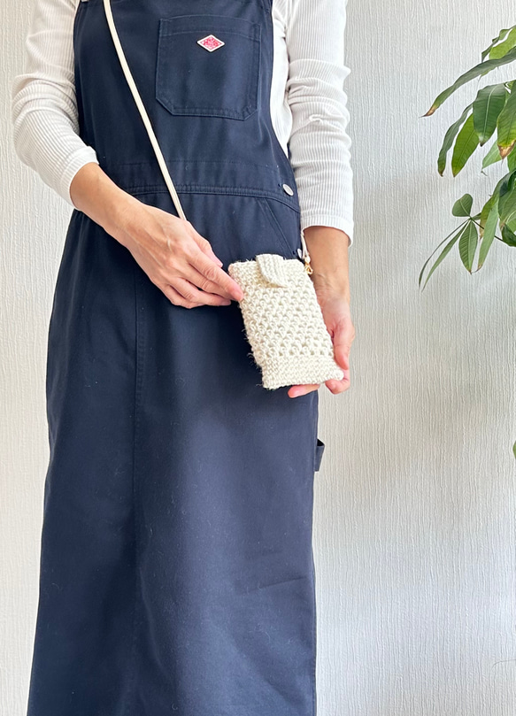 【Creema限定母の日ギフトラッピング付き】かご編みスマホポシェット☆本革ストラップ 3枚目の画像