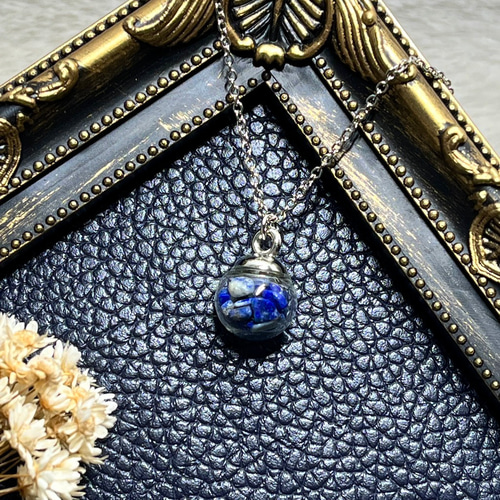 Mystic Orb – 天然石のカプセル ネックレス フローライト ラピスラズリ