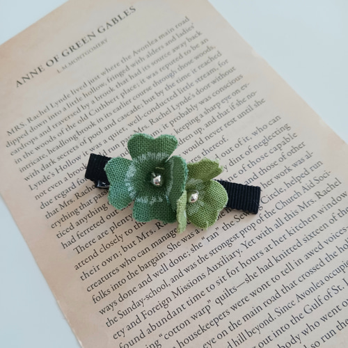 四葉のクローバーマカロン♡ベビーヘアクリップ　ヘアゴム 四葉のクローバーマカロン♡ベビーヘアクリップ ヘアゴム