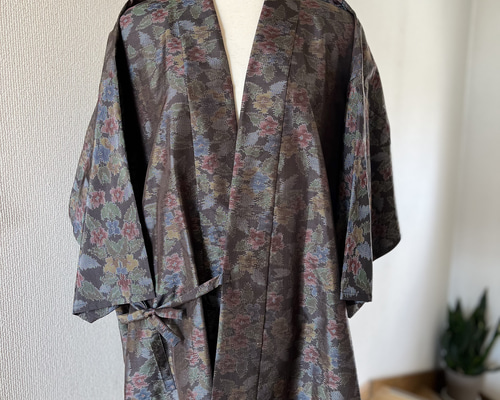 白大島紬　作務衣（上衣）着物リメイク　菊模様　現品のみ　和のお洒落上衣　シルク