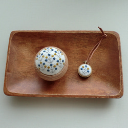 【再販】ピンクッション＋ニードルレストのセット（カラフルフラワー） 2枚目の画像