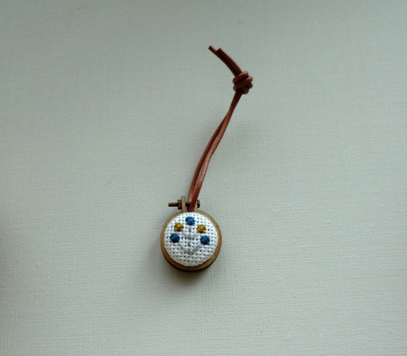 【再販】ピンクッション＋ニードルレストのセット（カラフルフラワー） 4枚目の画像